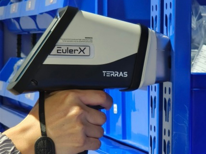 Does Terras Euler XRF analyzer need calibration before each testing?